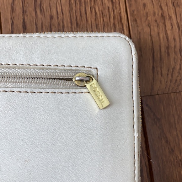 2 for $10 - Fossil Wallet - Picture 8 of 16